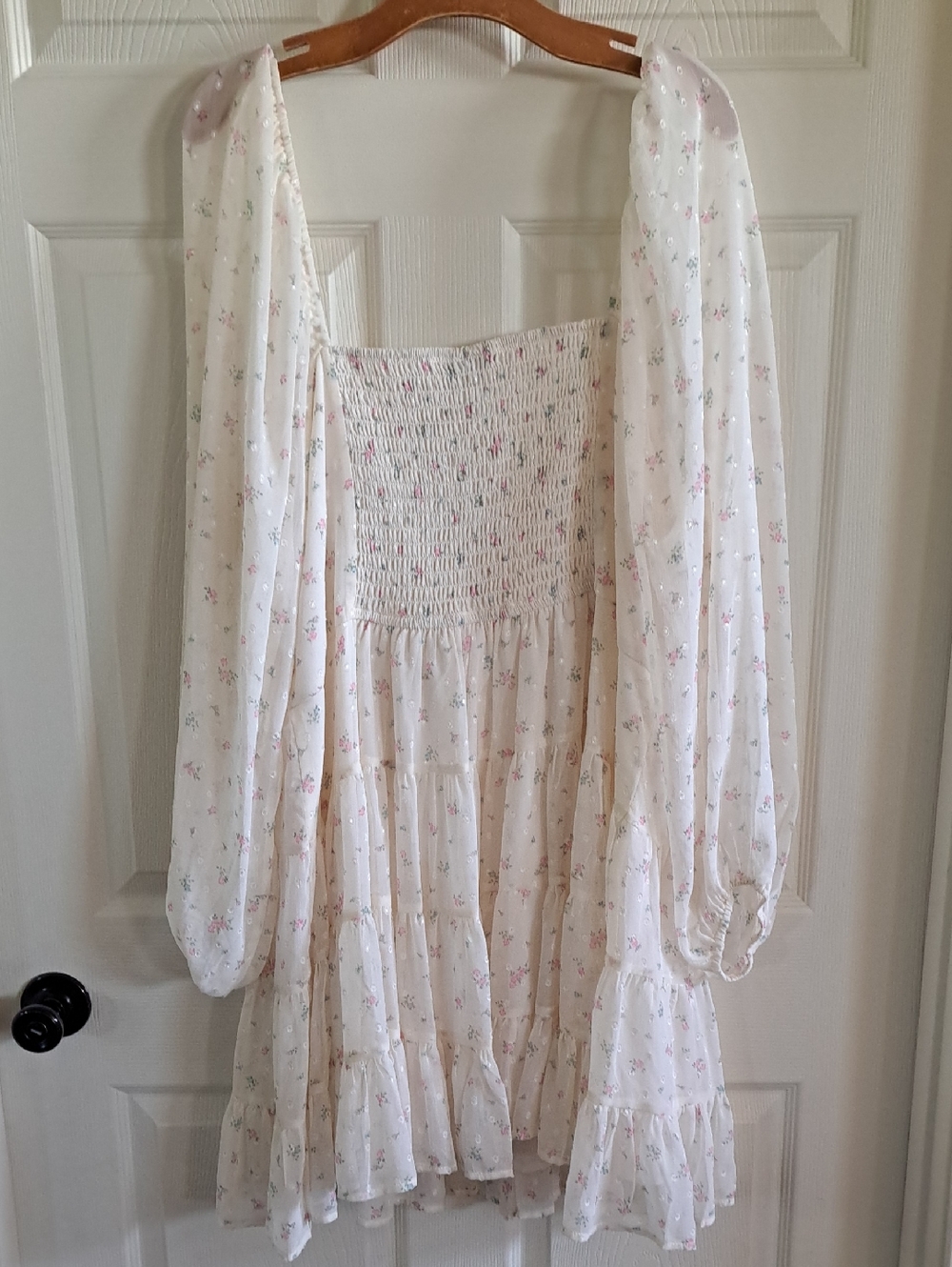 Arula Floral Swiss Dot Floral Smocked Puff Sleeve Tiered Knee Length Flowy Dress - Picture 6 of 11